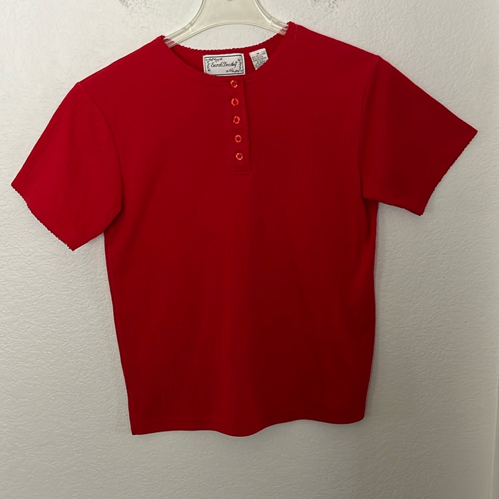 ❤️RED SHORT SLEEVE BLOUSE SZ MED NWOT EXCELLENT CONDITION!